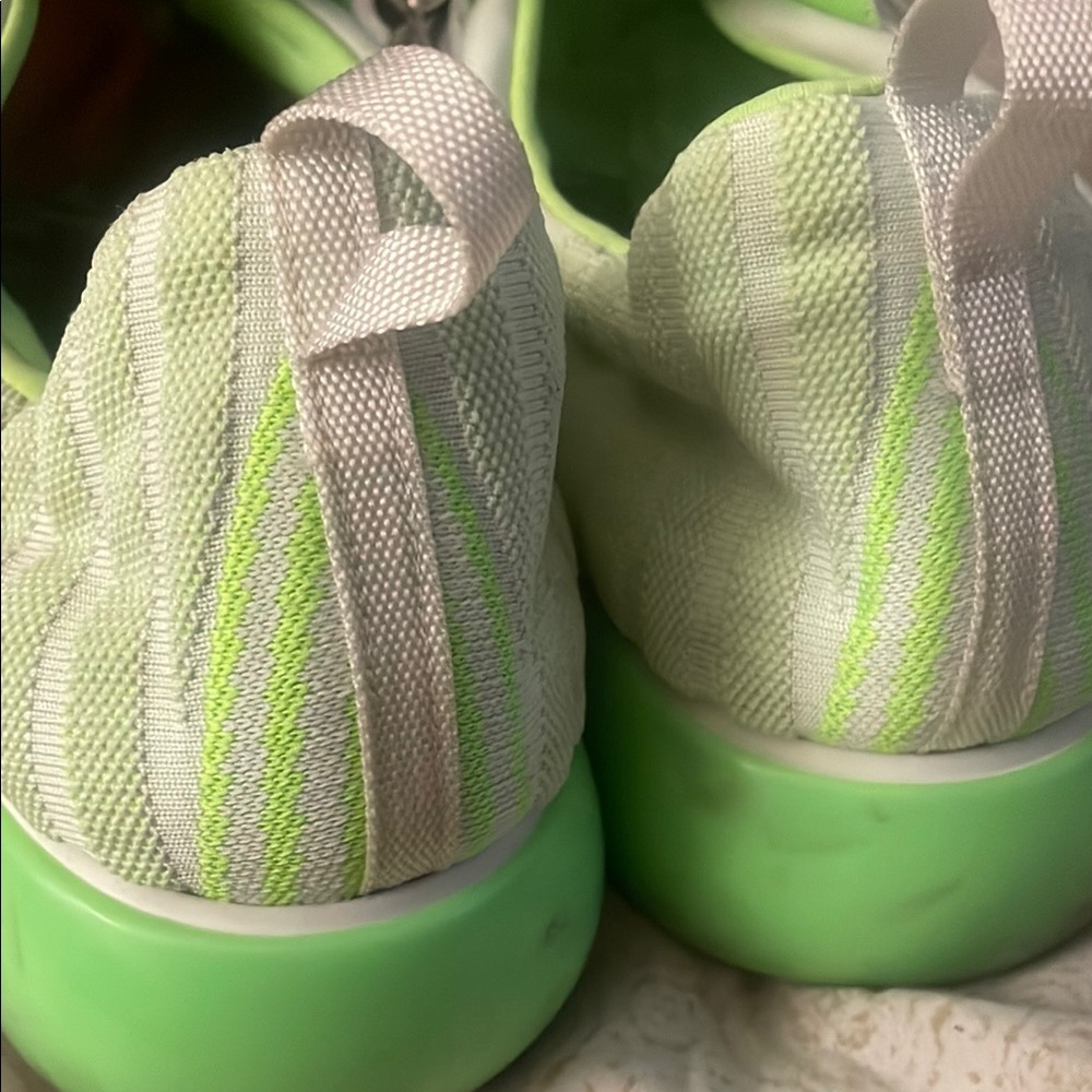 Prada Shoes - Picture 5 of 17